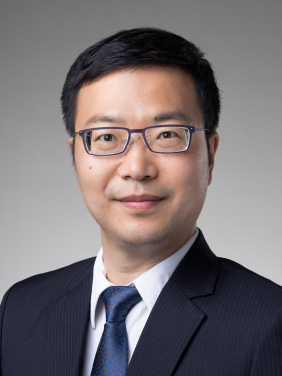 何旭華教授是數學家，現任理學院數學系講座教授，以及香港數學學會會長。